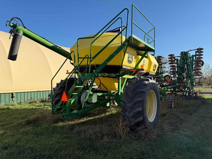 2013-john-deere-1830-image-2