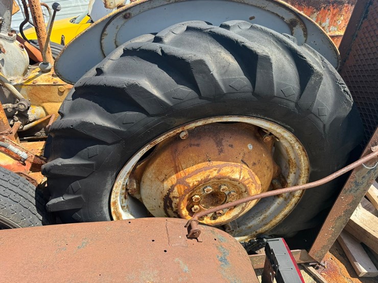 #2097-•-1953-ferguson-tractor-w/-trailer-image-16