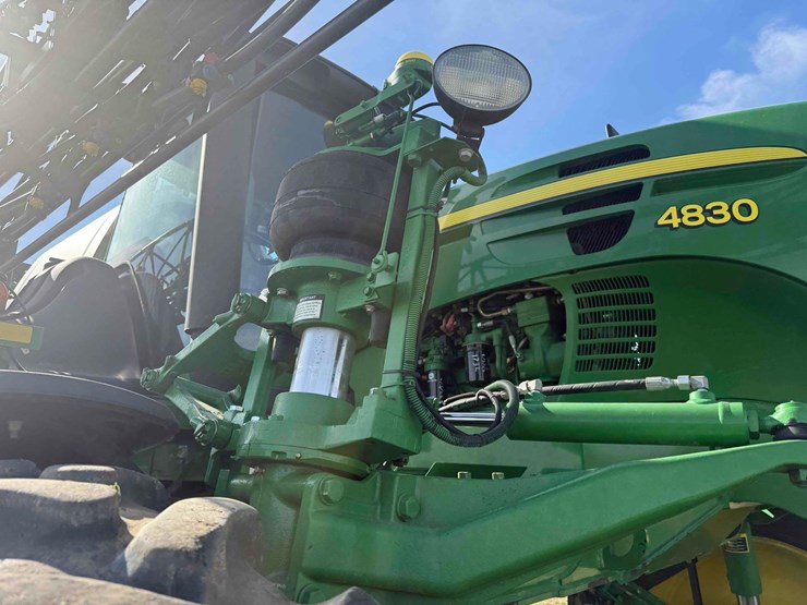 2011-john-deere-4830-image-16