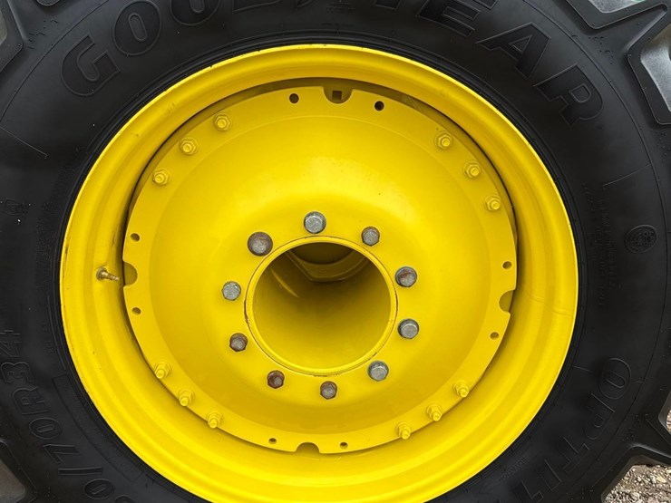 2014-john-deere-8320r-image-11