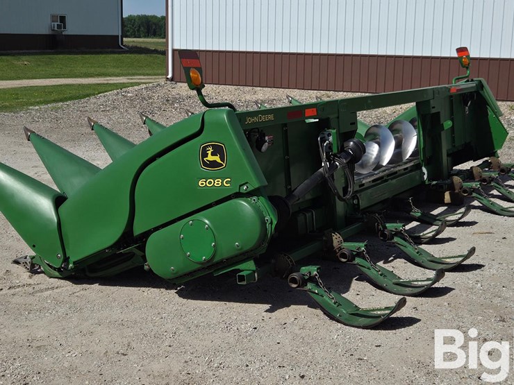 2017-john-deere-608c-image-8