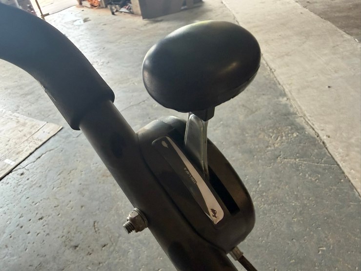 #4059-•-2021-champion-224cc-walk-behind-blower-image-12