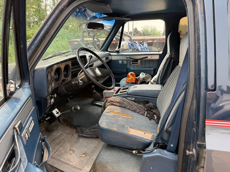 1987-gmc-suburban-image-37