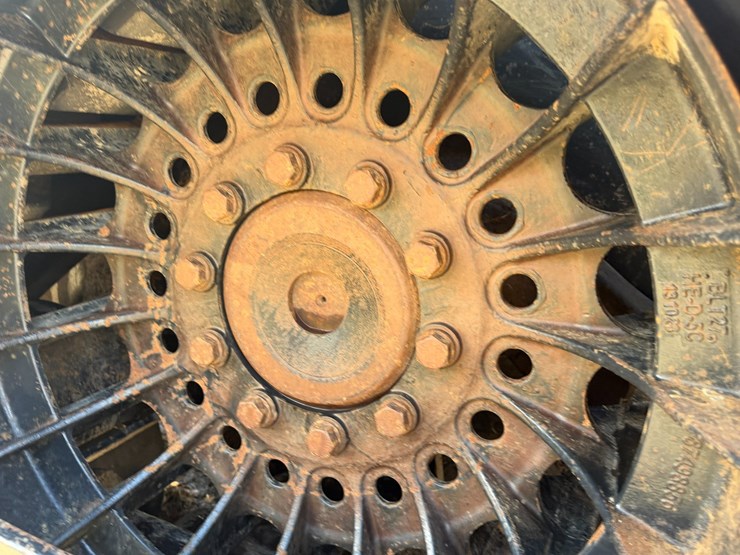 2014-case-ih-470-image-30