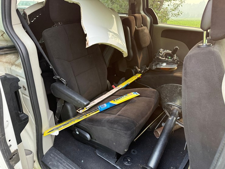 2013-dodge-caravan-image-24
