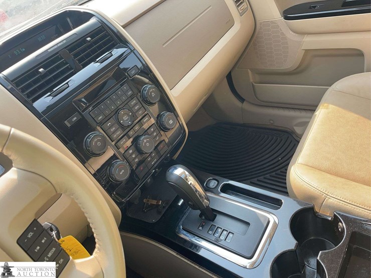 2011-ford-escape-image-37