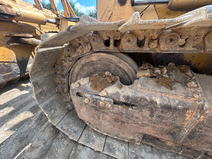 2009-deere-750j-lt-image-3