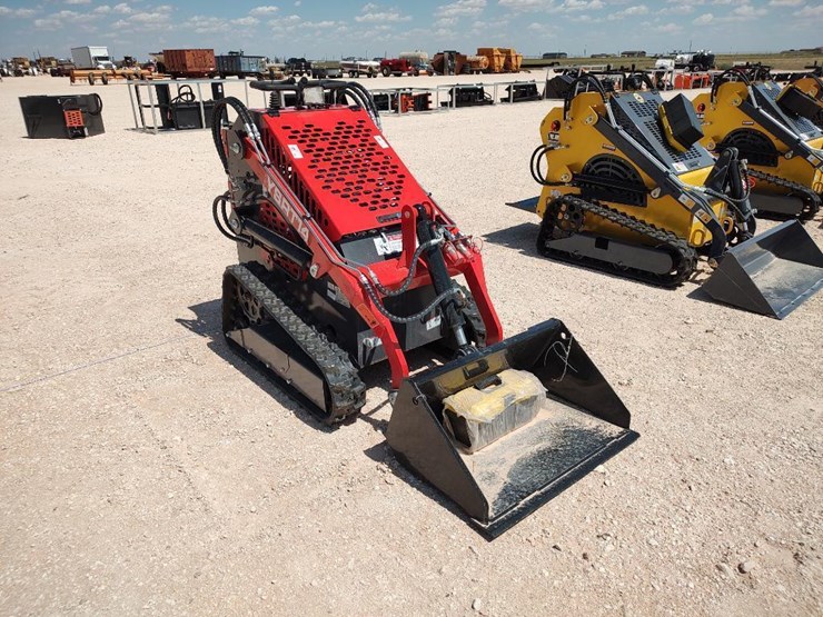 2026-agt-industrial-ysrt14-stand-on-mini-skid-steer-loader-image-4