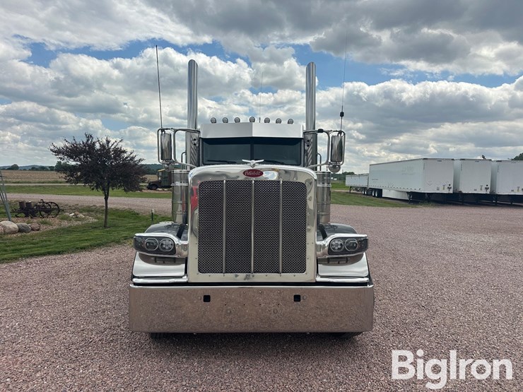 2016-peterbilt-389-image-2