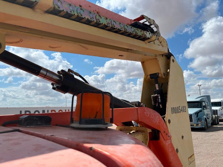 2011-jlg-600aj-image-15