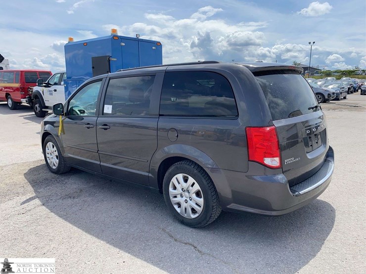 2017-dodge-grand-caravan-sxt-image-7