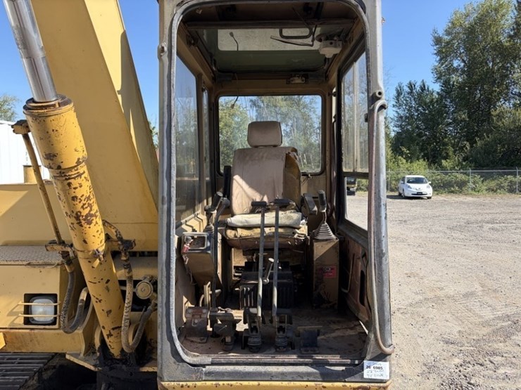 1990-caterpillar-e70b-image-25