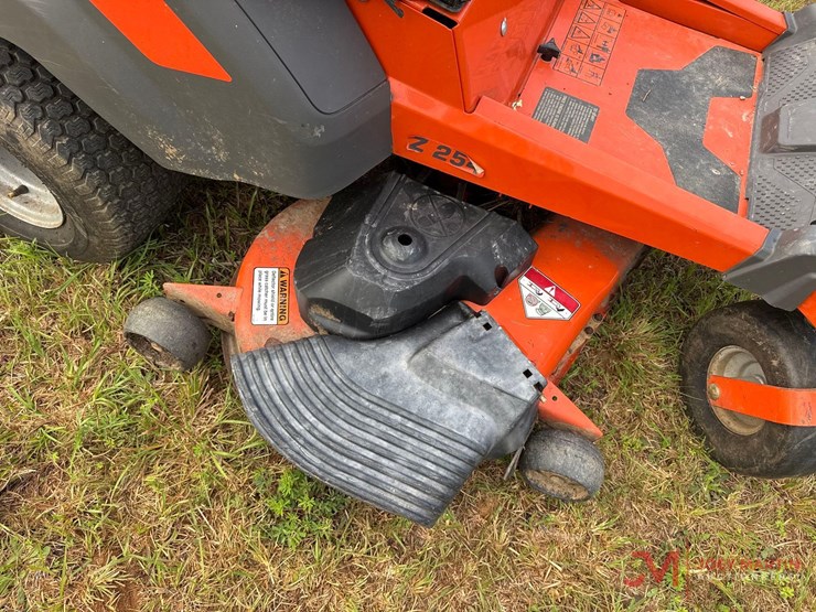 husqvarna-z254-zero-turn-mower-image-11