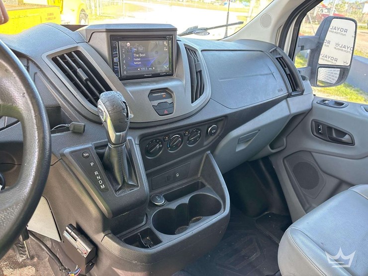 2015-ford-transit-image-15