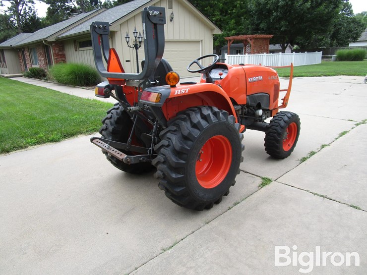 2014-kubota-l3301d-image-5
