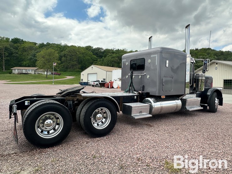 2016-peterbilt-389-image-5