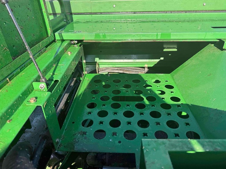 2011-john-deere-9760-combine-image-21