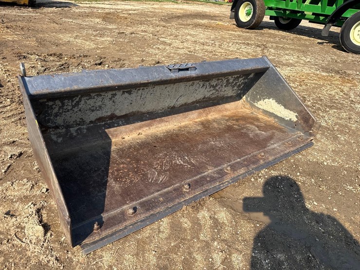 thomas-68"-skidloader-quick-tach-bucket-image-1