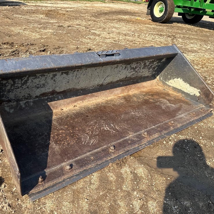 Thomas 68" Skidloader Quick Tach Bucket