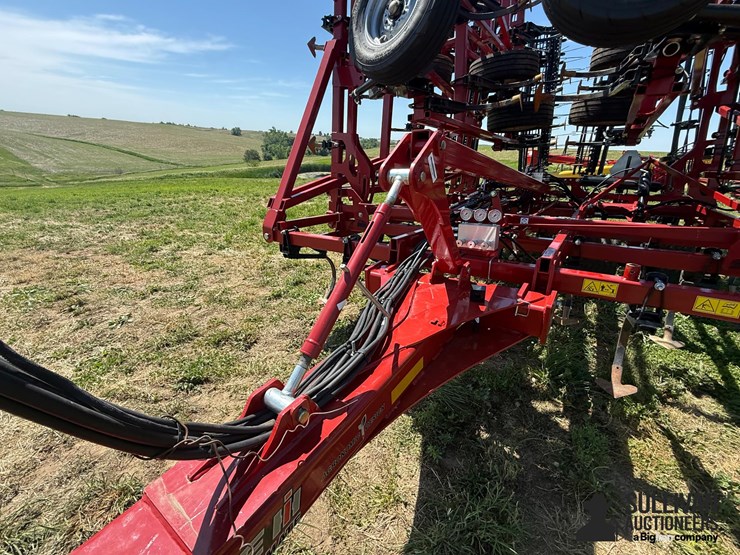2023-case-ih-255-image-14