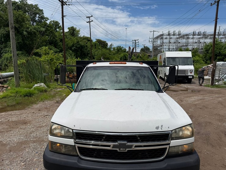 2007-chevrolet-3500-image-9