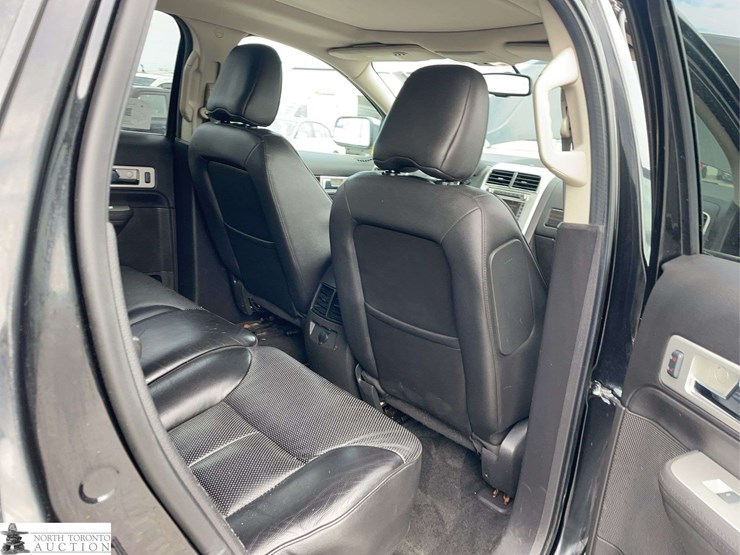 2010-lincoln-mkx-image-19