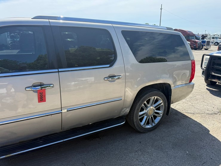 2008-cadillac-escalade-image-10