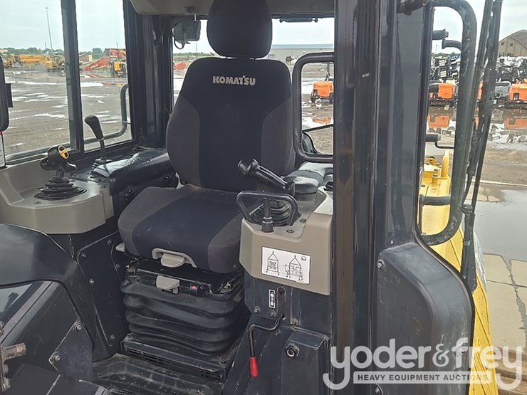 2020-komatsu-d61px-24-image-48