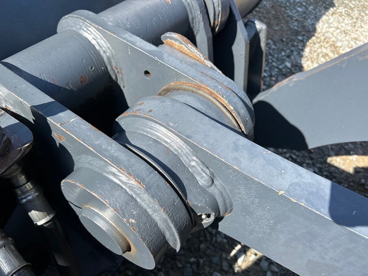 2012-deere-624k-image-18