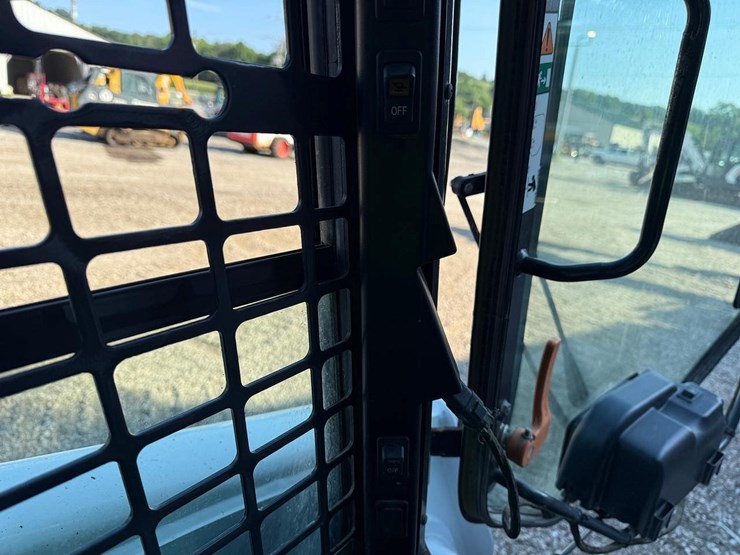 2023-bobcat-t870-image-25