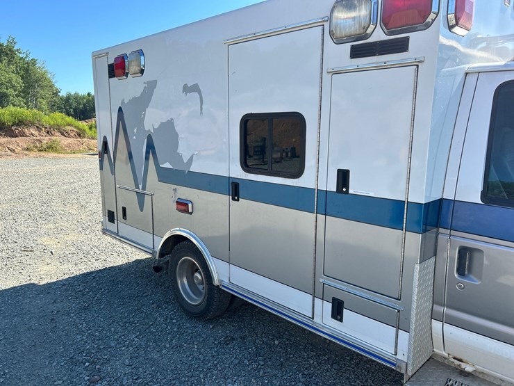 2000-ford-e350-image-21