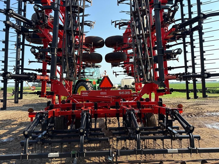 2013-kuhn-krause-5635-46ft-field-cultivator-image-6