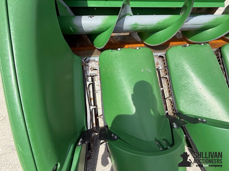2017-john-deere-608c-image-16