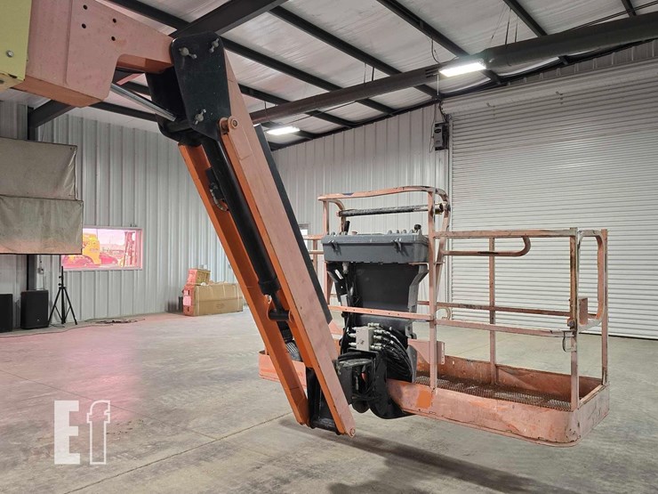 2016-jlg-800aj-image-17