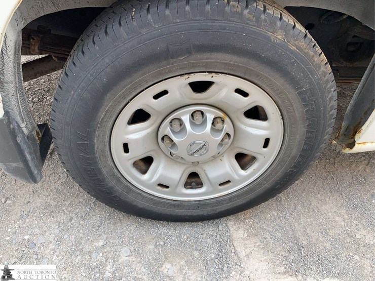 2016-nissan-nv3500hd-image-17