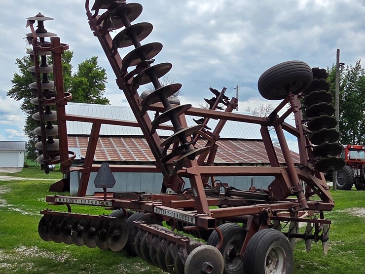 massey-ferguson-820-image-5