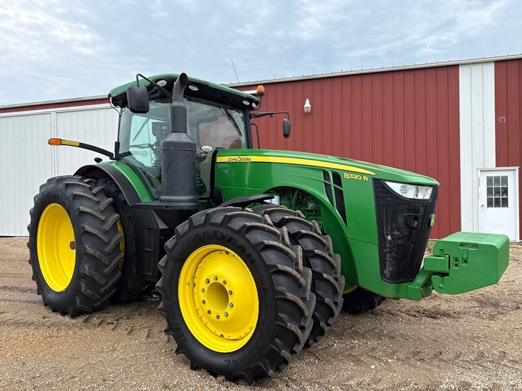 2014-john-deere-8320r-image-3