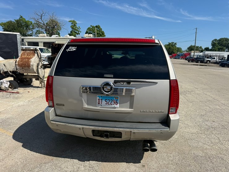 2008-cadillac-escalade-image-6