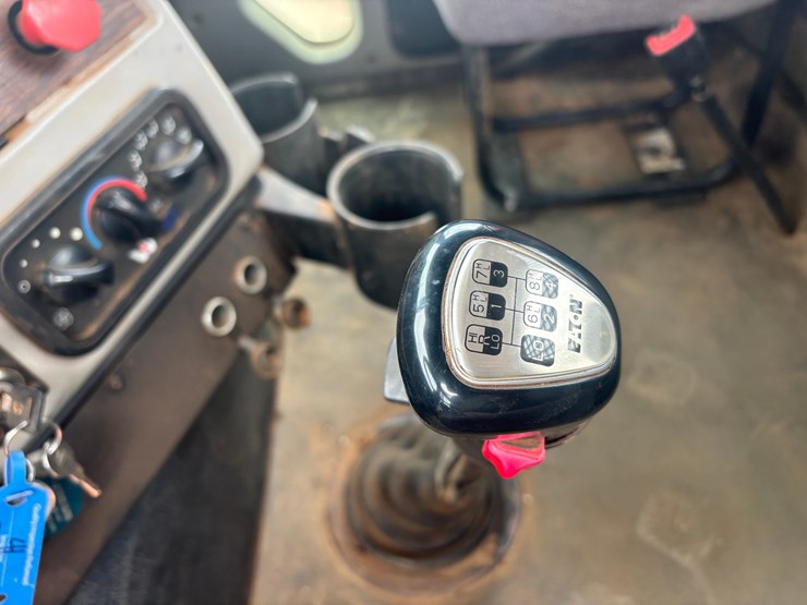2015-western-star-w4700-semi-image-2