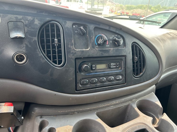 2002-ford-e450-image-47
