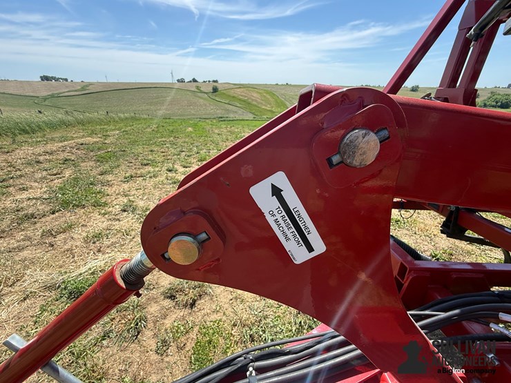2023-case-ih-255-image-16