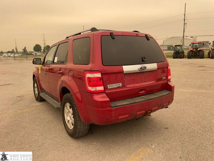 2011-ford-escape-image-7