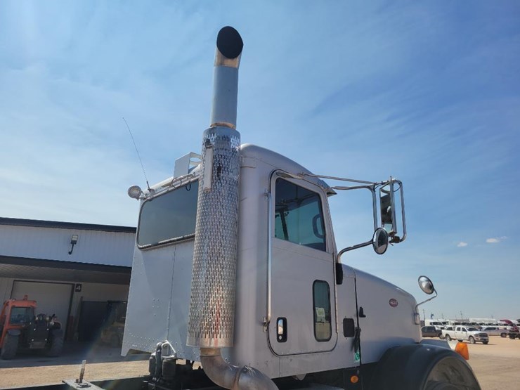 2013-peterbilt-365-image-23