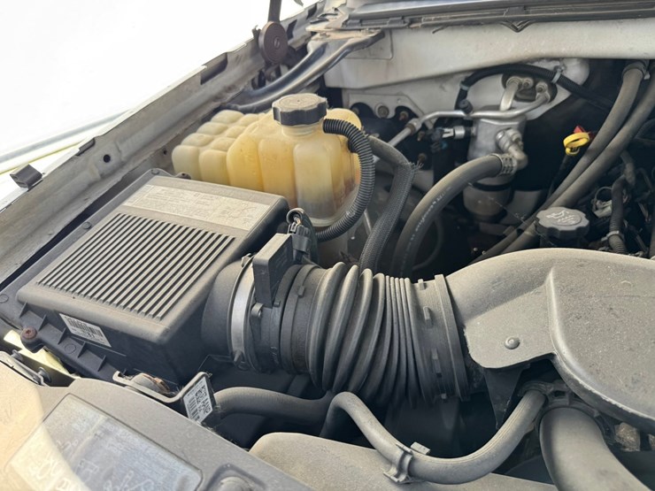 2005-chevrolet-3500hd-image-41