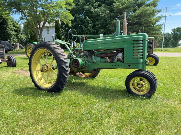 john-deere-model-b-image-1
