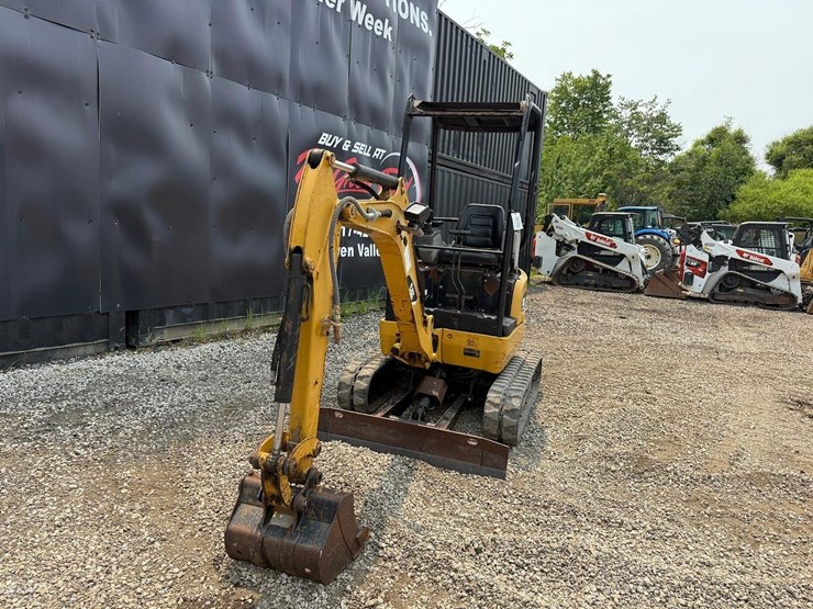 2015-caterpillar-301.7-image-7
