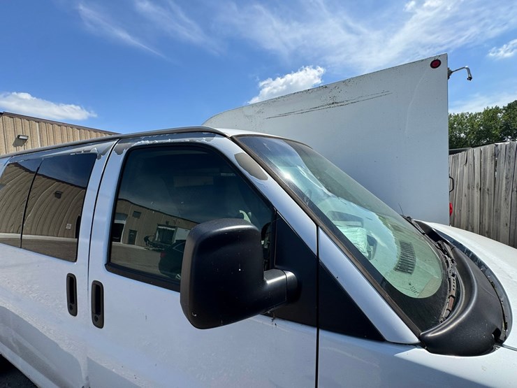 #1896-•-2008-chevy-express-van-image-10