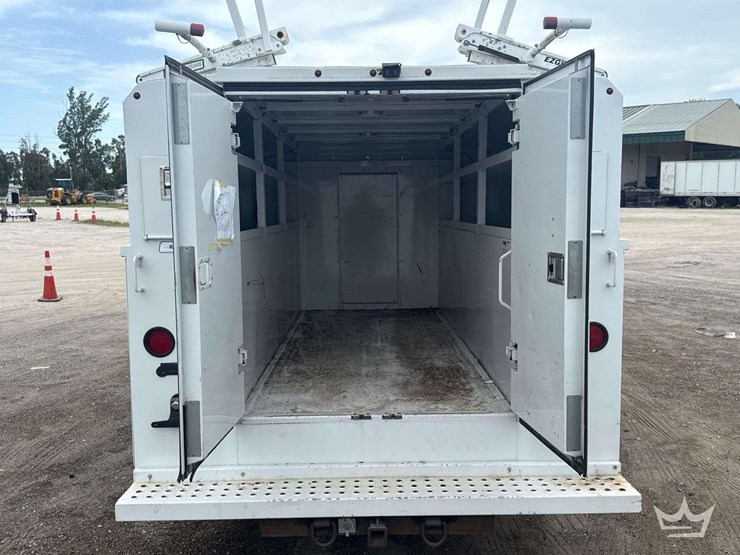 2016-ford-transit-image-13