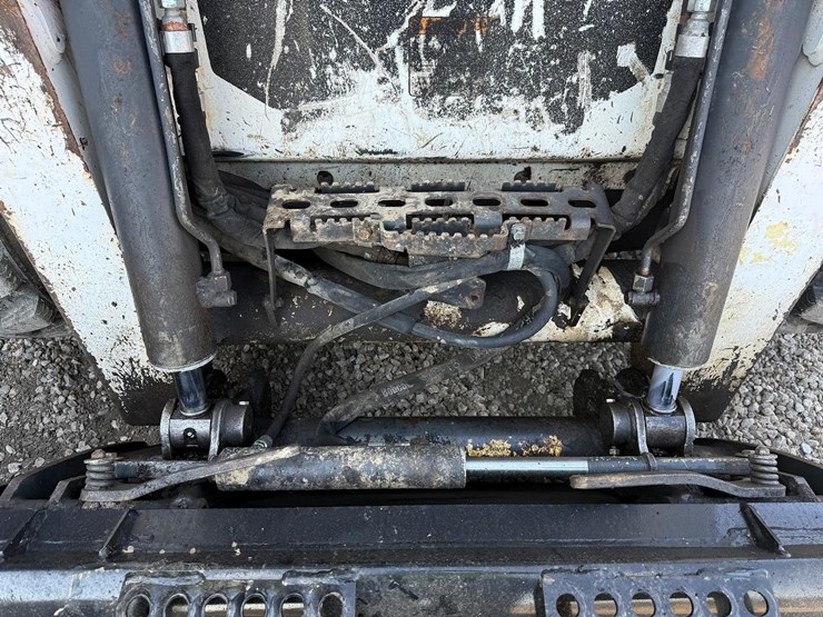 2013-bobcat-s650-image-10