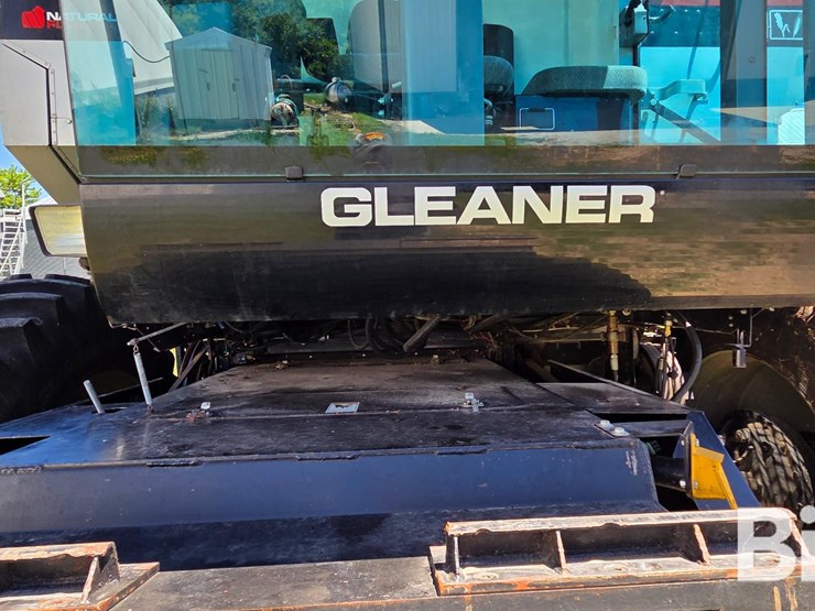 1998-gleaner-r72-image-19